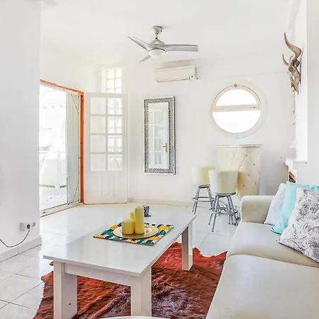 2 Bedroom Stunning In Apartment *